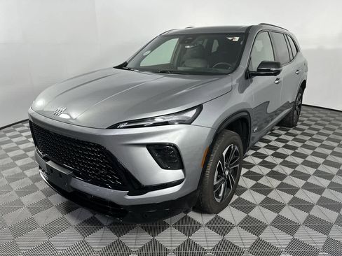 Used 2025 Buick Enclave Sport Touring image 4