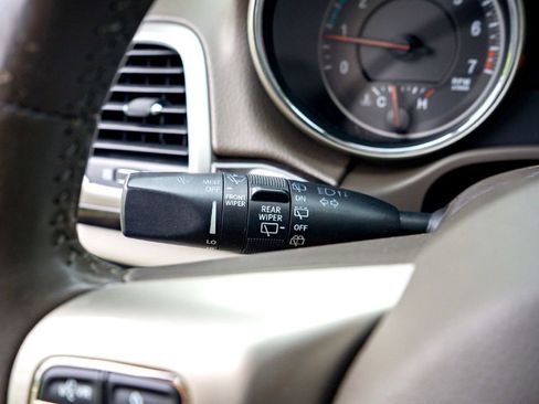 Used 2012 Jeep Grand Cherokee Laredo RWD image 16