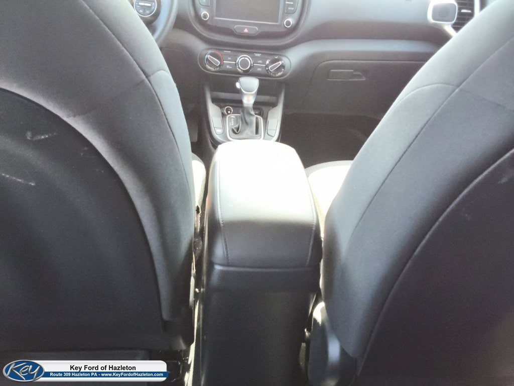 Used 2025 Kia Soul LX FWD image 18