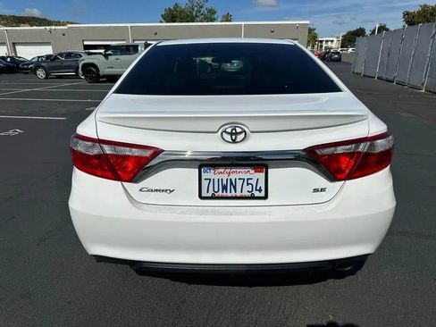 Used 2017 Toyota Camry SE image 4