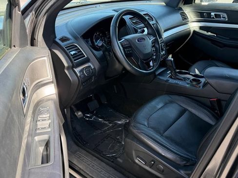 Used 2017 Ford Explorer XLT FWD image 7