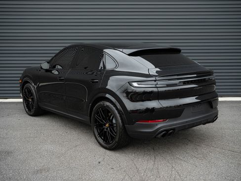Certified 2024 Porsche Cayenne Coupe AWD/4WD image 3