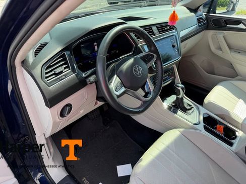 Used 2022 Volkswagen Tiguan SE FWD image 14