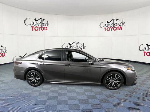 Used 2022 Toyota Camry SE image 9