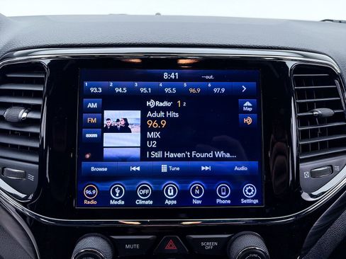 Used 2019 Jeep Grand Cherokee Laredo w/ 18" Wheel & 8.4" Radio Group AWD/4WD image 19