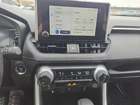 Used 2025 Toyota RAV4 XLE image 20