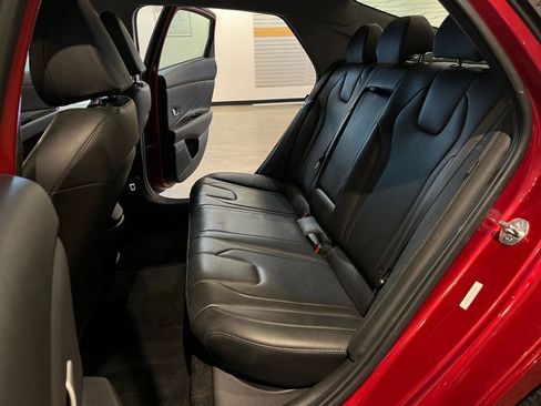 Used 2025 Hyundai Elantra Limited image 25