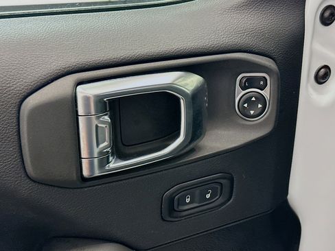 Used 2025 Jeep Wrangler Sahara w/ Safety Group image 15