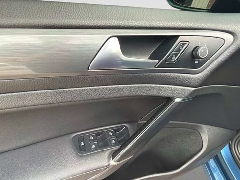 Used 2021 Volkswagen Golf 4-Door FWD image 17