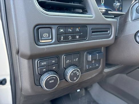 Used 2023 Chevrolet Tahoe Z71 w/ Luxury Package AWD/4WD image 18