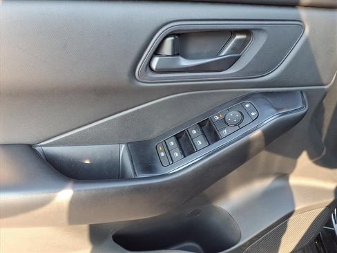 Used 2024 Nissan Rogue S FWD image 6