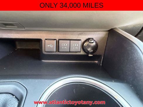 Used 2021 Toyota Highlander XLE AWD/4WD image 26