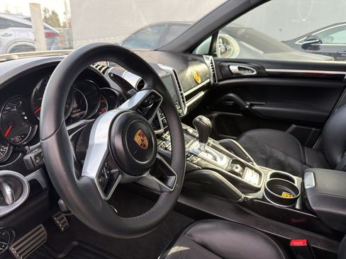 Used 2018 Porsche Cayenne Platinum Edition image 9