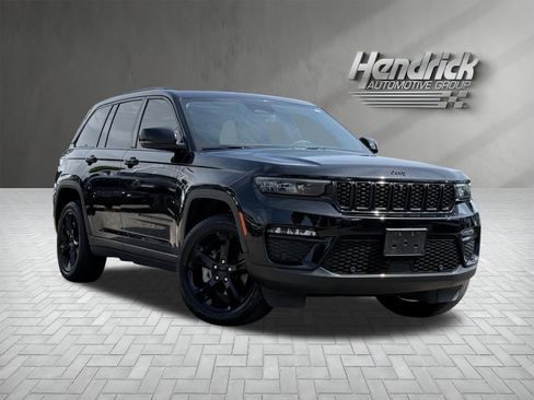 Used 2023 Jeep Grand Cherokee Limited w/ Luxury Tech Group II AWD/4WD image 2