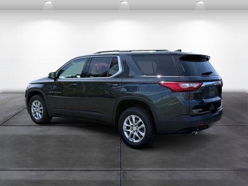 Used 2021 Chevrolet Traverse LT image 3