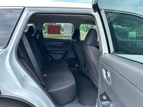 Used 2025 Nissan Rogue S AWD/4WD image 18