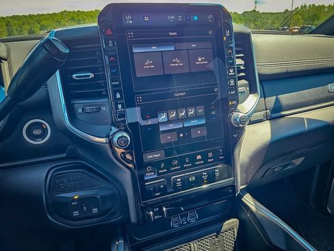 Used 2025 RAM 2500 Laramie AWD/4WD image 29