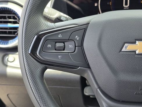 Used 2025 Chevrolet Trax LT FWD image 24