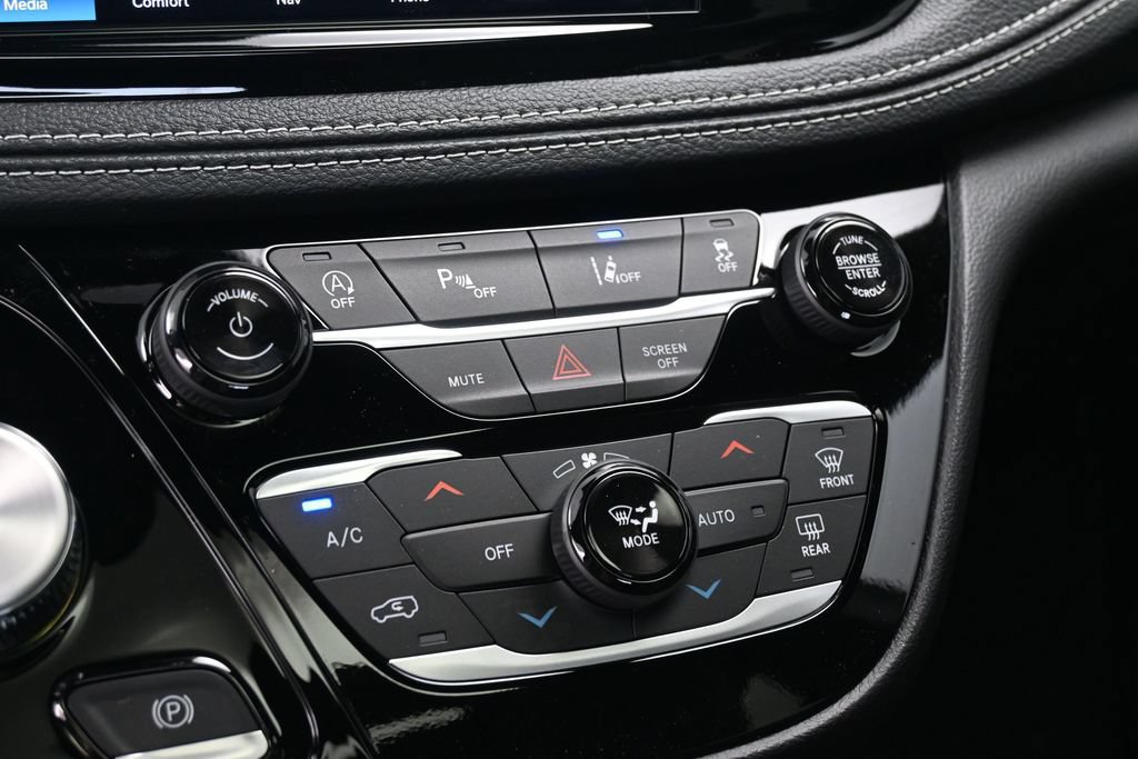 New 2027 Chrysler Pacifica Select w/ Family Tech Group FWD image 20
