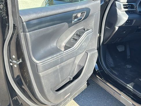 Certified 2024 Toyota Highlander XLE image 12