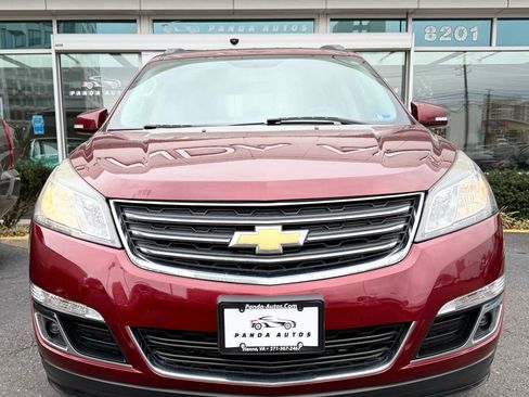 Used 2017 Chevrolet Traverse LT image 2