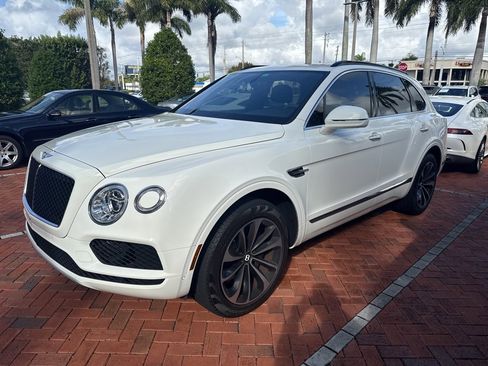 Used 2019 Bentley Bentayga image 2