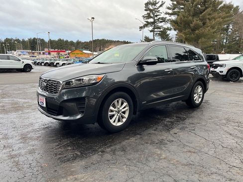 Used 2020 Kia Sorento LX w/ LX I4 Convenience Package image 3
