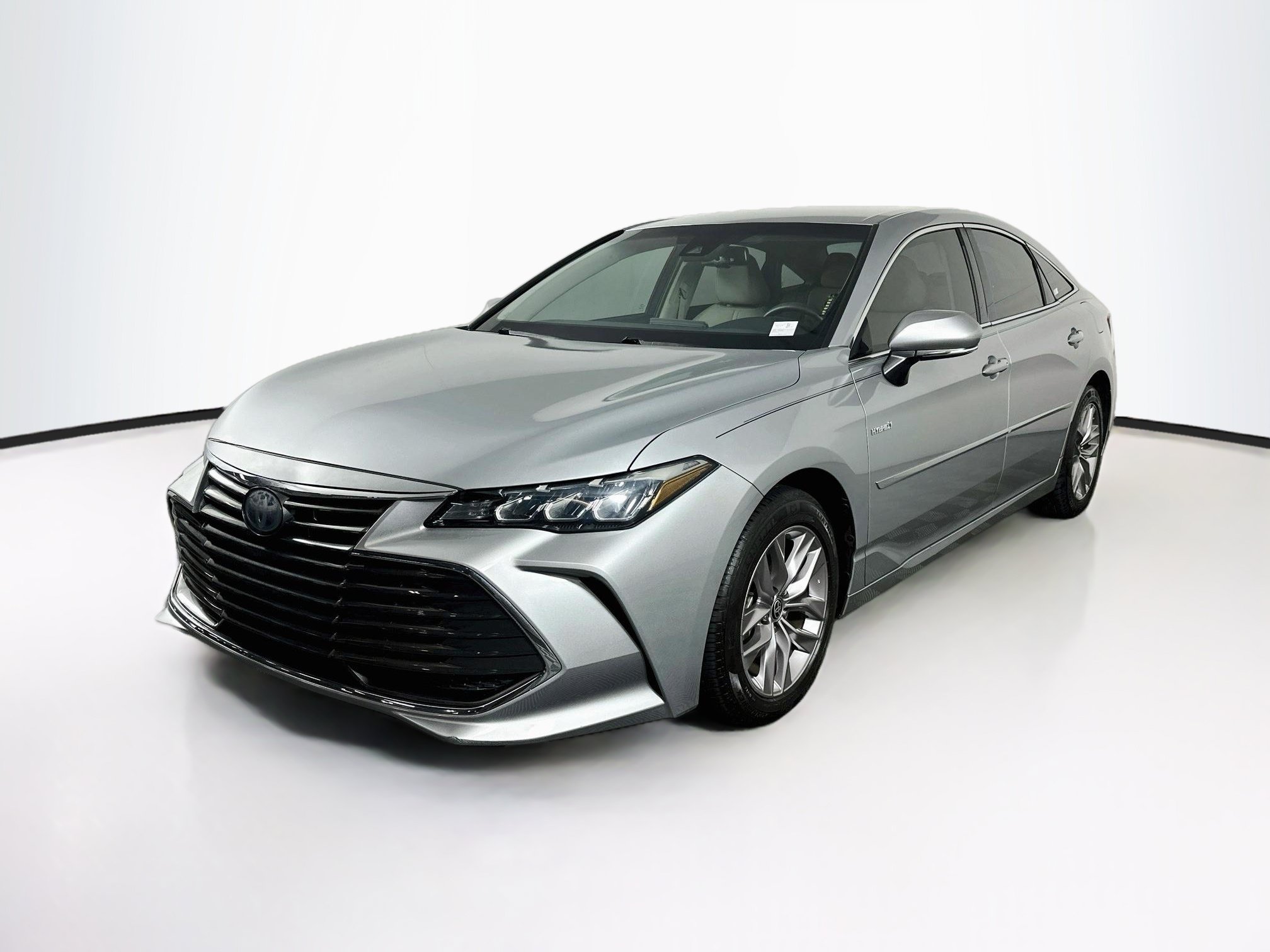 Used 2021 Toyota Avalon XLE FWD image 3