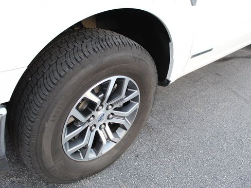 Used 2021 Ford F150 Lariat w/ Max Trailer Tow Package image 17