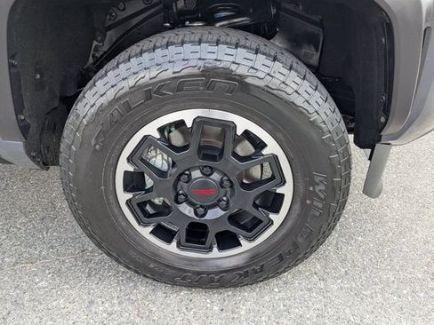 Used 2024 Toyota Tacoma TRD Off-Road w/ TRD Off Road Upgrade Package AWD/4WD image 9