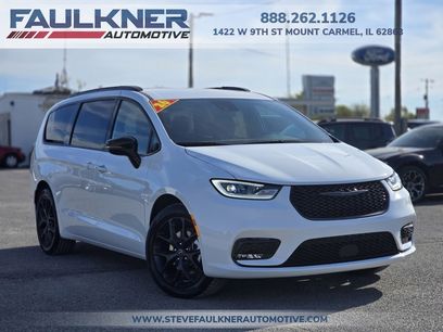 New 2026 Chrysler Pacifica Select w/ S Appearance Package