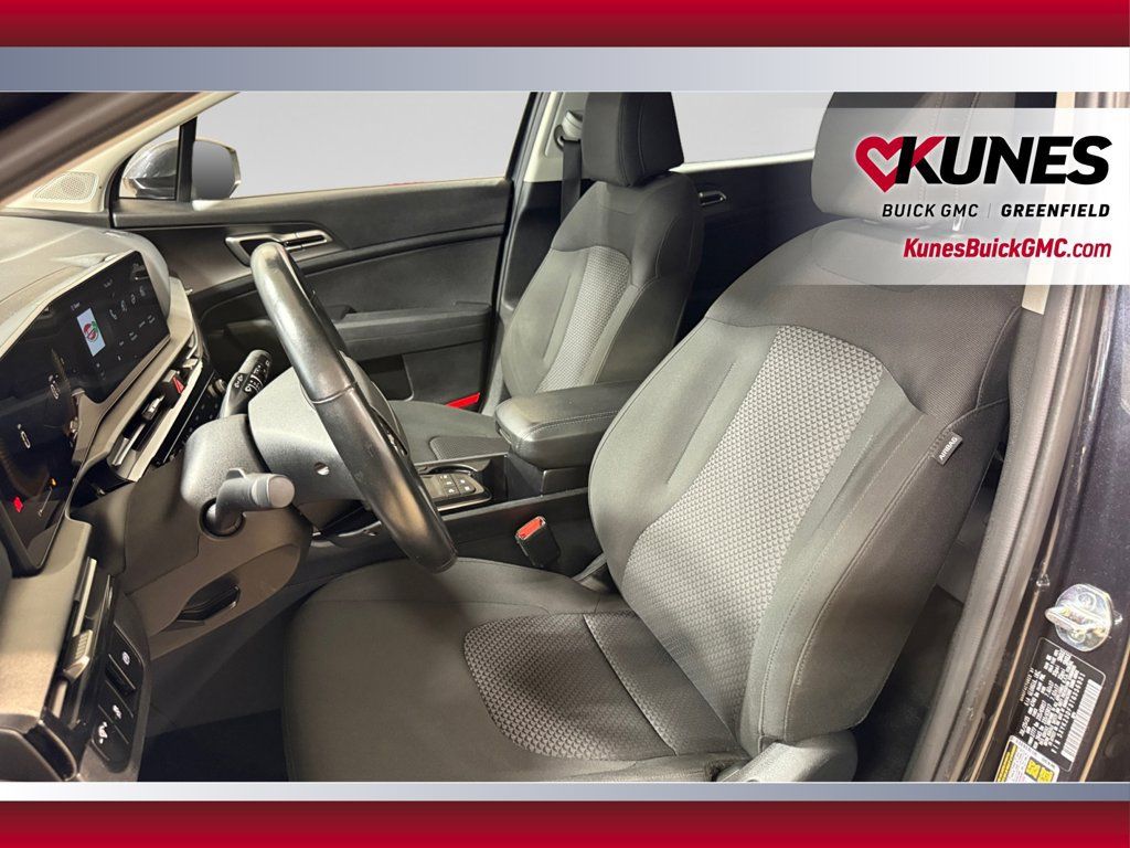 Used 2026 Kia Sportage LX FWD image 23