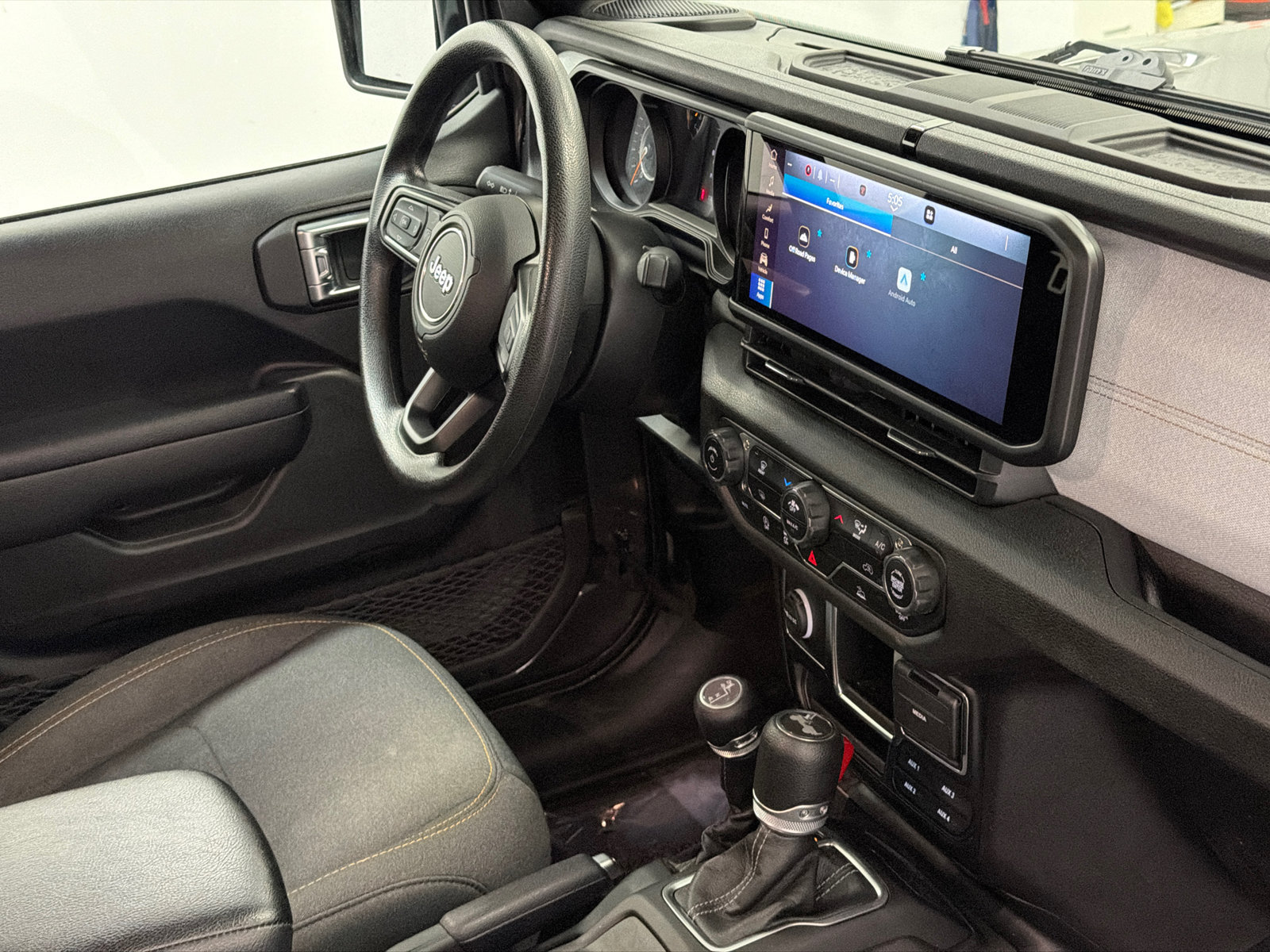 Used 2024 Jeep Wrangler Unlimited Sport AWD/4WD image 10