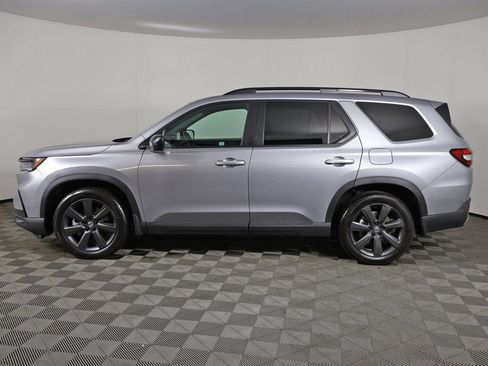 Used 2025 Honda Pilot Sport image 17