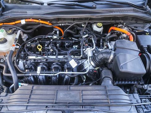 Used 2021 Ford Escape Titanium image 25