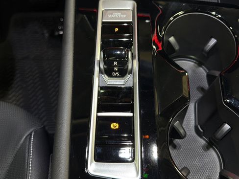 Certified 2025 Volkswagen Atlas SEL image 38