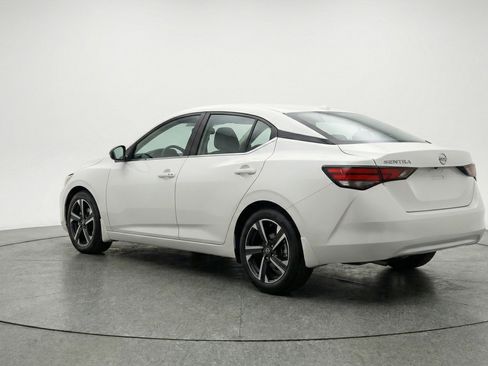 Used 2025 Nissan Sentra SV image 6