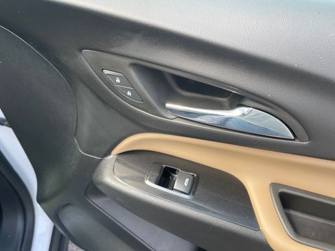 Used 2023 Chevrolet Equinox Premier image 19