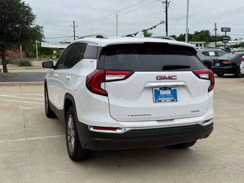 Used 2024 GMC Terrain SLT AWD/4WD image 3