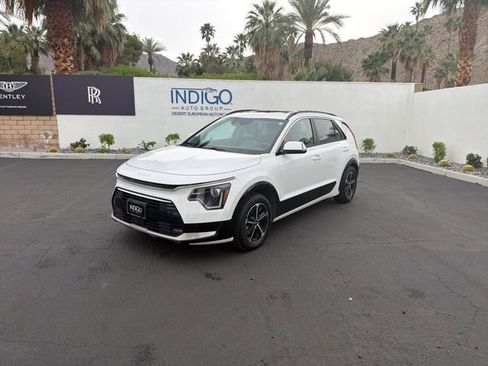 Used 2023 Kia Niro SX image 1