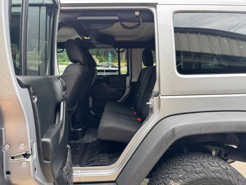 Used 2017 Jeep Wrangler Unlimited Sport AWD/4WD image 12