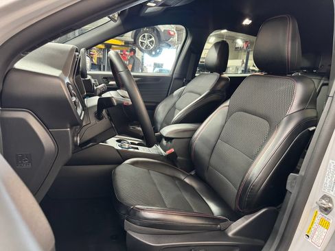 Used 2025 Ford Escape ST-Line AWD/4WD image 17