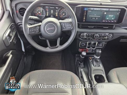 Used 2025 Jeep Gladiator Rubicon w/ Convenience Group image 7
