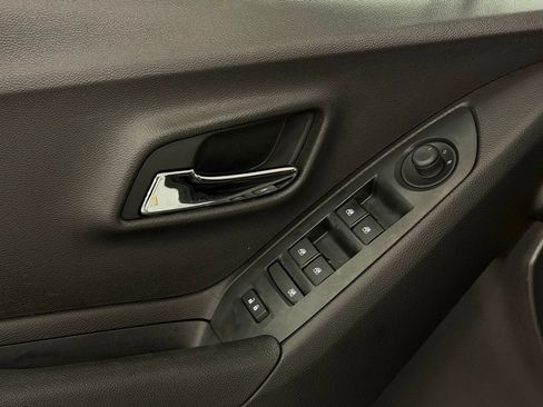 Used 2017 Chevrolet Trax LT w/ LT Convenience Package image 13