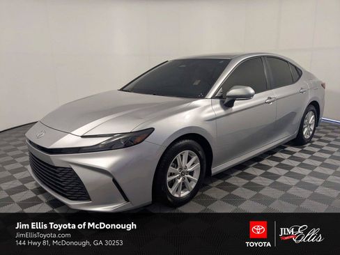 Used 2025 Toyota Camry LE w/ Convenience Package FWD image 1