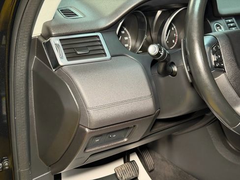 Used 2017 Land Rover Discovery Sport SE image 35