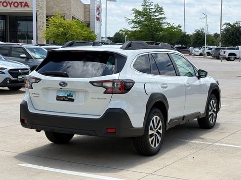 Used 2025 Subaru Outback Premium AWD/4WD image 4
