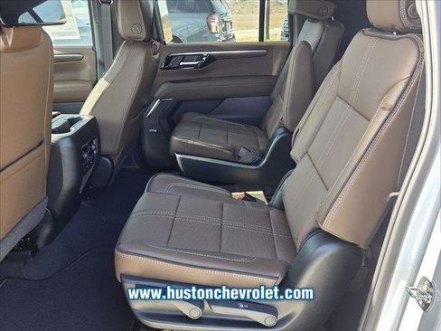 New 2026 Chevrolet Suburban High Country image 17