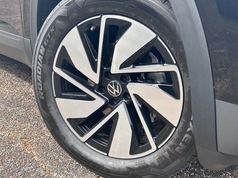 New 2026 Volkswagen Atlas SE FWD image 2