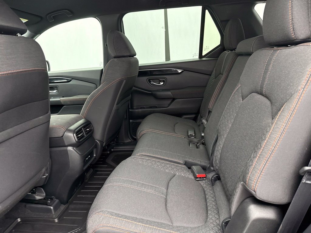 Certified 2025 Honda Pilot Sport image 15